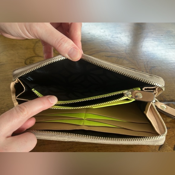 Trina Turk wallet - Picture 6 of 9